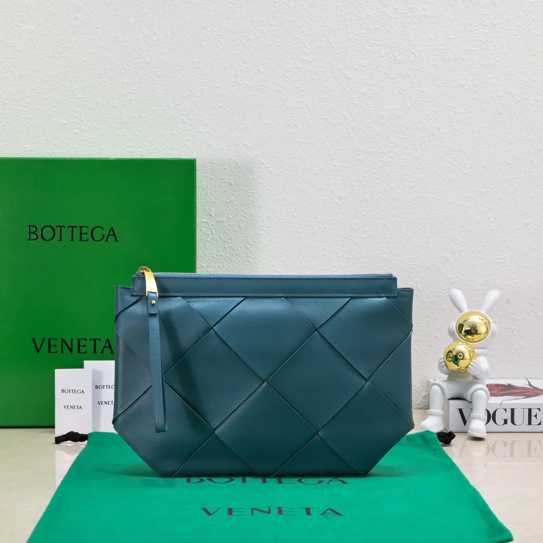 B's new lightweight shape-changing design handbag, suitable for both men and women, suitable for daily use, from small woven to large woven, simple and easy to wear, the leather has the best feel, a worth buying item, size 35*19*1cm [6689#]